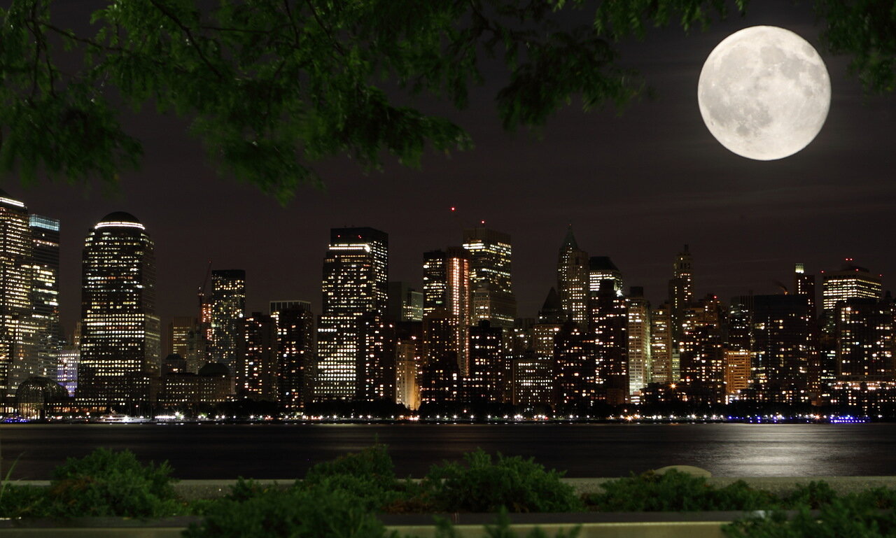 Картина на холсте Ночные небоскребы под луной, арт hd0018701