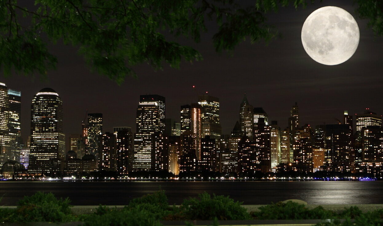 Картина на холсте Ночные небоскребы под луной, арт hd0018701